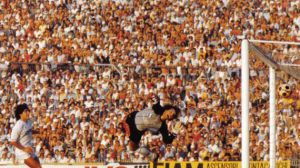 Maradona segna a Pacchiarotti