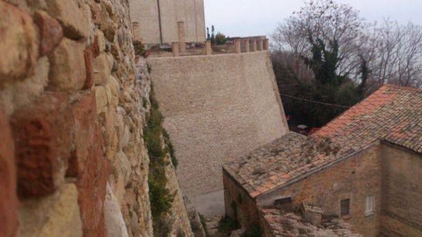 Muraglione Palazzo d'Avalos