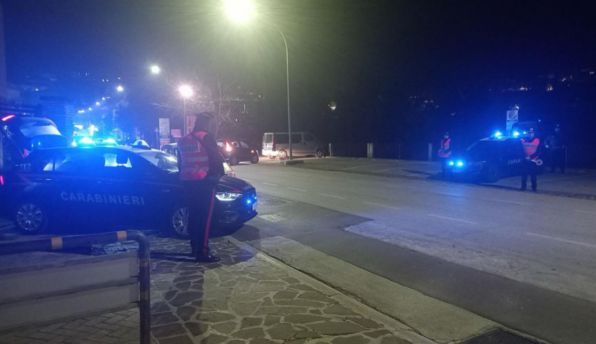 Carabinieri posto di blocco notte