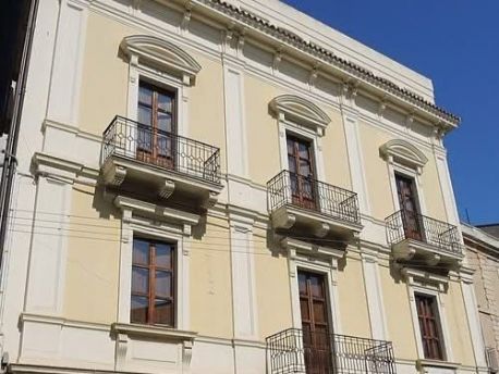 Palazzo storico vasto
