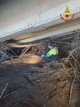 Vigili del fuoco ponte crollato