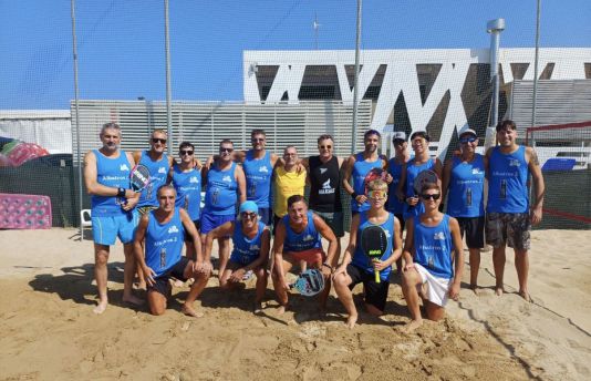 Beach tennis