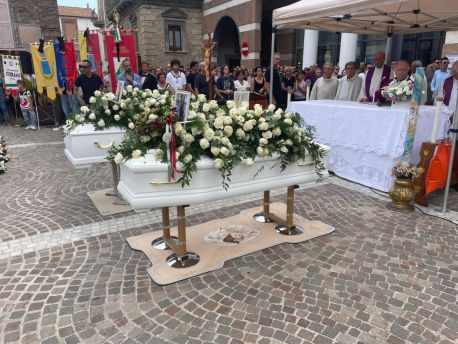 Funerali Annabella e Claudio
